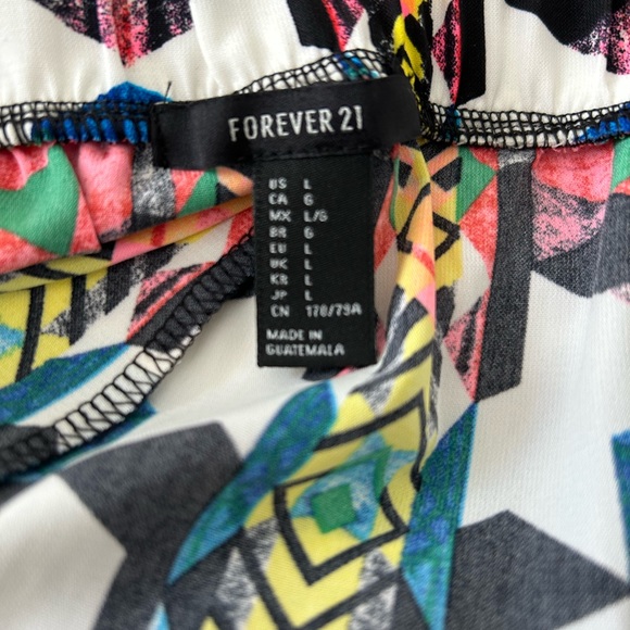NWT Forever 21 shorts. Size large. Gorgeous patterned shorts ! - Picture 12 of 12